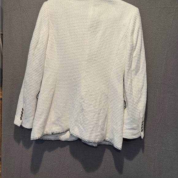 Zara Women's White Textured Blazer with Black Trim - Picture 6 of 7